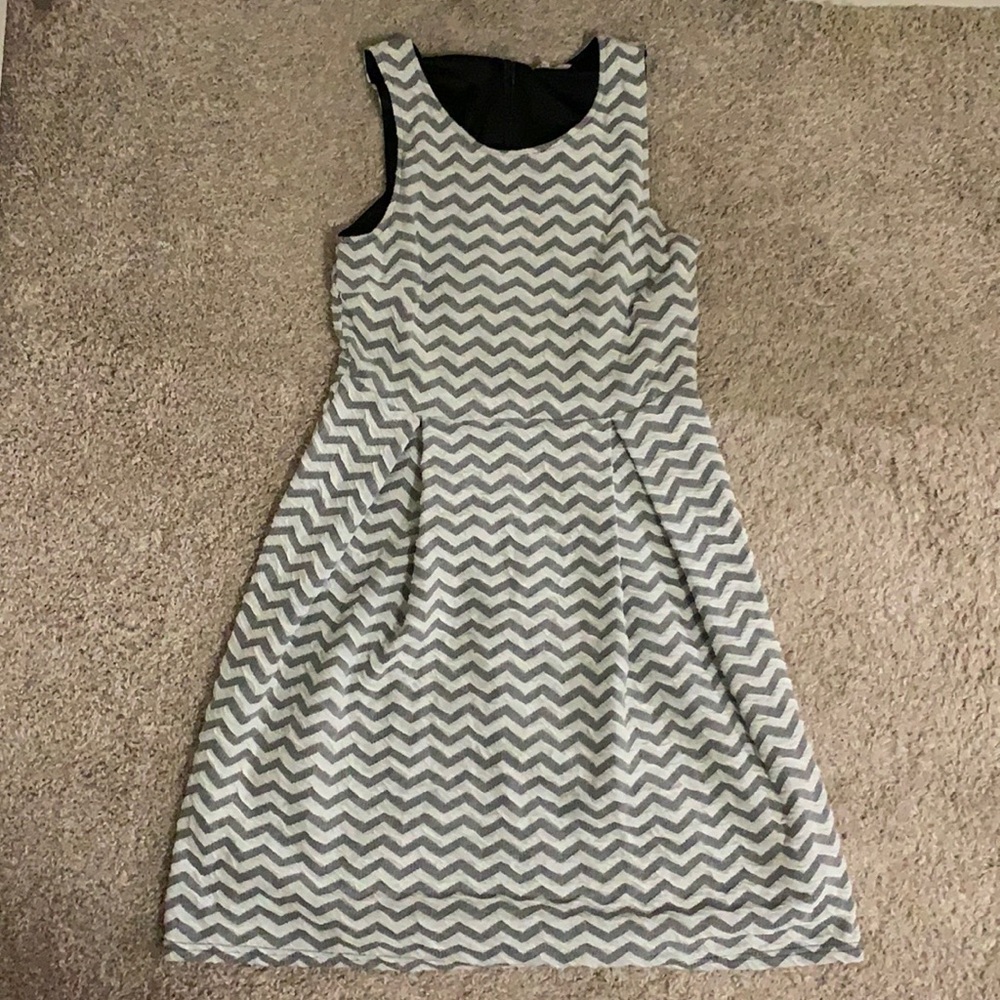 Chevron pattern midi dress.